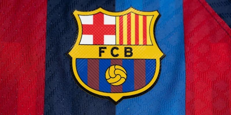 Màu áo và biểu tượng của Club Barcelona