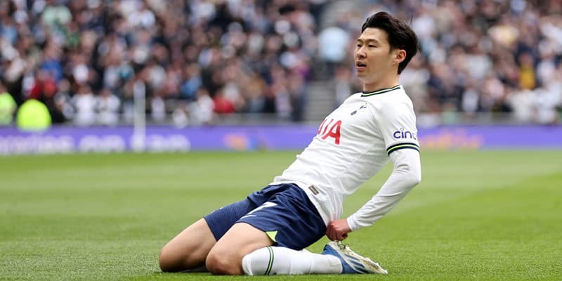 Những dấu mốc quan trọng trong sự nghiệp của siêu sao bóng đá người Hàn Quốc